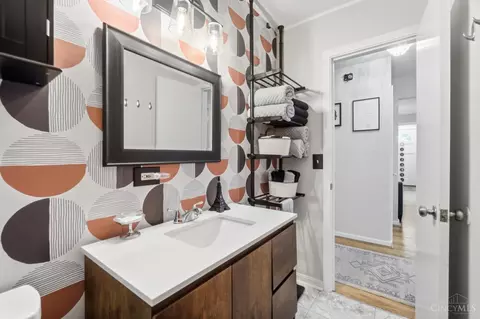 Bath - 6251 Crestview Pl, Cincinnati, OH 45230 photo 3 of 5