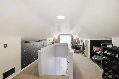 Entry Way - 6251 Crestview Pl, Cincinnati, OH 45230 photo 3 of 4