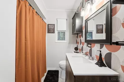 Bath - 6251 Crestview Pl, Cincinnati, OH 45230 photo 2 of 5