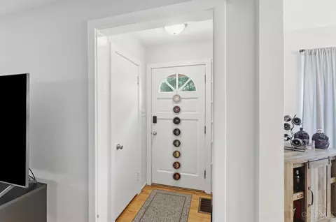 Entry Way - 6251 Crestview Pl, Cincinnati, OH 45230 photo 1 of 4