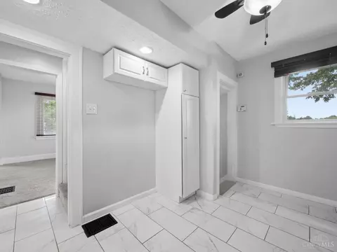 Entry Way - 2385 Nova Ave, Cincinnati, OH 45238 photo 2 of 3