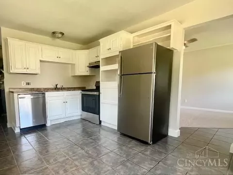 Kitchen - 190 Ivanhoe Ave, Cincinnati, OH 45233 photo 1 of 3