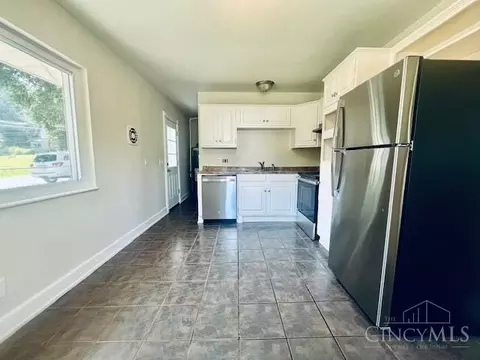 Kitchen - 190 Ivanhoe Ave, Cincinnati, OH 45233 photo 3 of 3