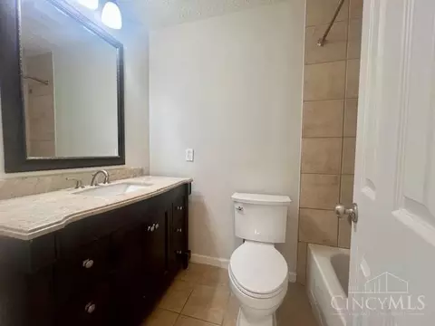 Bath - 190 Ivanhoe Ave, Cincinnati, OH 45233 photo 1 of 1