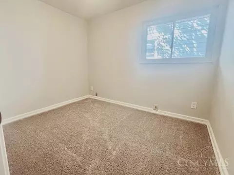 Bedroom - 190 Ivanhoe Ave, Cincinnati, OH 45233 photo 2 of 2