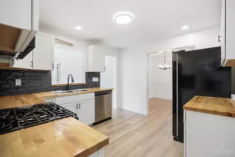 Kitchen - 1659 Devils Backbone Rd, Cincinnati, OH 45233 photo 2 of 3