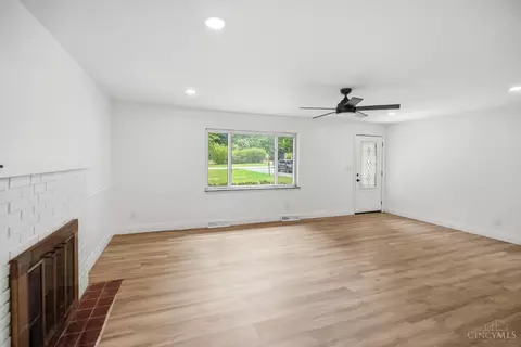 Living - 1659 Devils Backbone Rd, Cincinnati, OH 45233 photo 3 of 6