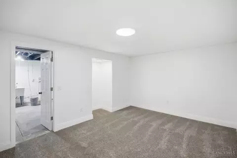 Bedroom - 1659 Devils Backbone Rd, Cincinnati, OH 45233 photo 4 of 4