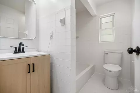 Bath - 1659 Devils Backbone Rd, Cincinnati, OH 45233 photo 5 of 6