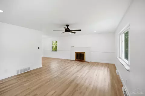 Living - 1659 Devils Backbone Rd, Cincinnati, OH 45233 photo 2 of 6