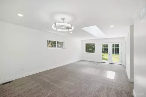 Living - 1659 Devils Backbone Rd, Cincinnati, OH 45233 photo 5 of 6