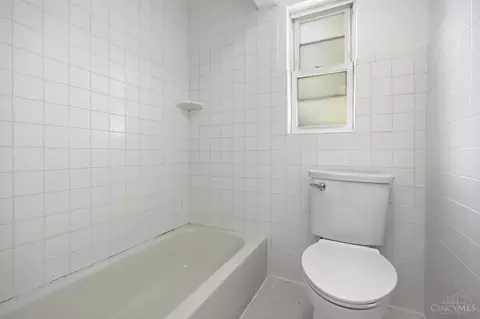 Bath - 1659 Devils Backbone Rd, Cincinnati, OH 45233 photo 6 of 6