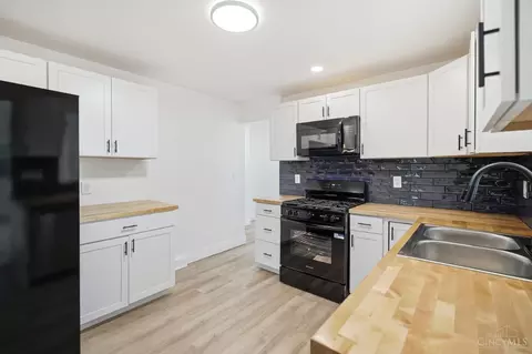 Kitchen - 1659 Devils Backbone Rd, Cincinnati, OH 45233 photo 3 of 3