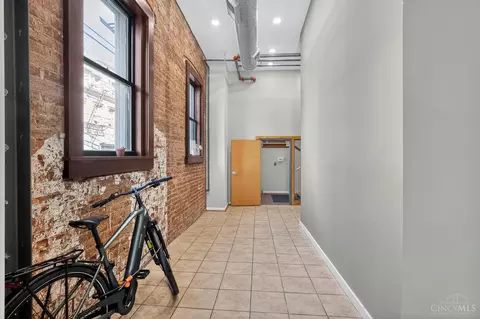Entry Way - 1237 Vine St, Cincinnati, OH 45202 photo 7 of 8