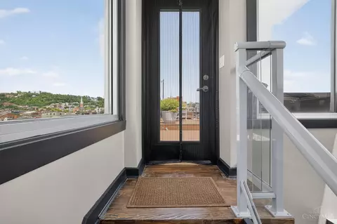 Entry Way - 1237 Vine St, Cincinnati, OH 45202 photo 5 of 8