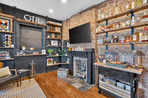 Living - 1237 Vine St, Cincinnati, OH 45202 photo 3 of 5