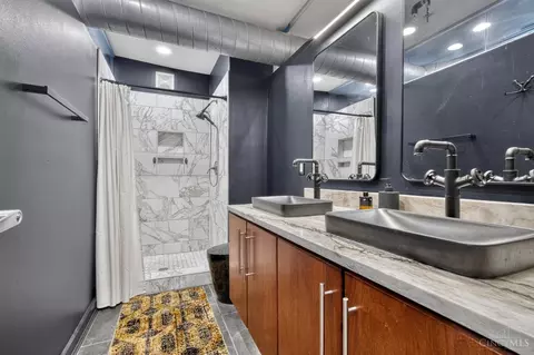 Bath - 1237 Vine St, Cincinnati, OH 45202 photo 1 of 1