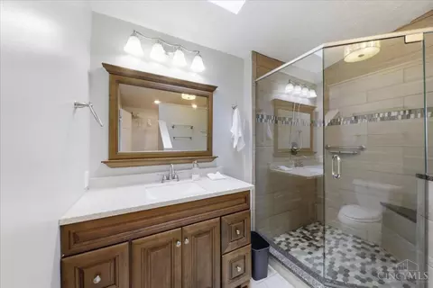 Bath - 4798 Klatte Rd, Cincinnati, OH 45244 photo 2 of 3