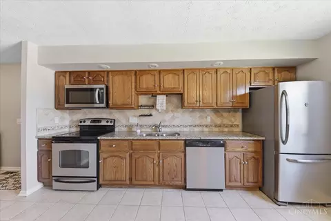 Kitchen - 4798 Klatte Rd, Cincinnati, OH 45244 photo 2 of 2