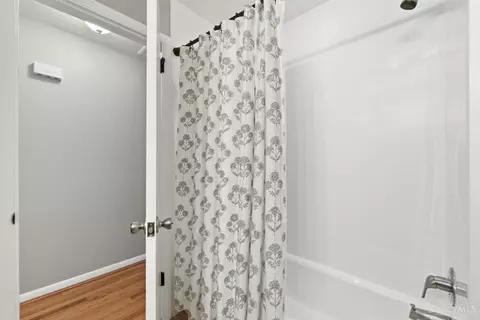 Bath - 4248 Simca Ln, Cincinnati, OH 45211 photo 6 of 6