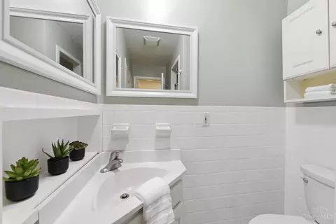 Bath - 4248 Simca Ln, Cincinnati, OH 45211 photo 1 of 6