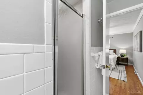 Bath - 4248 Simca Ln, Cincinnati, OH 45211 photo 4 of 6