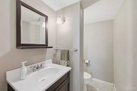 Bath - 4248 Simca Ln, Cincinnati, OH 45211 photo 3 of 6