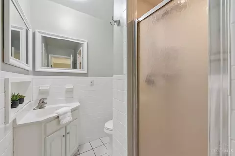 Bath - 4248 Simca Ln, Cincinnati, OH 45211 photo 5 of 6