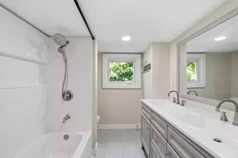 Bath - 4449 Foley Rd, Cincinnati, OH 45238 photo 2 of 2