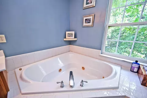 Bath - 1543 Doddington Rd, Kettering, OH 45409 photo 4 of 5