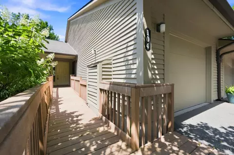 104 Miami Lakes Dr, Milford, OH 45150