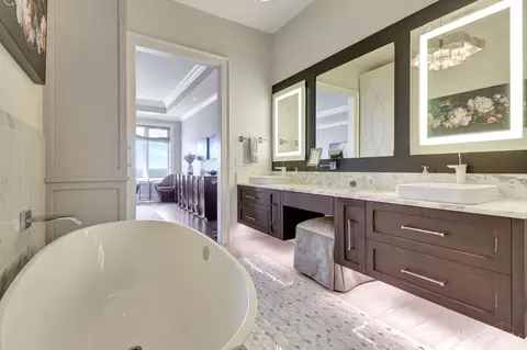 Bath - 1715 Mcmillan St, Cincinnati, OH 45206 photo 2 of 3