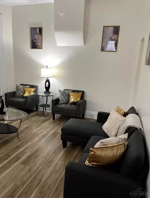 Living - 1312 Spring St, Cincinnati, OH 45202 photo 5 of 18