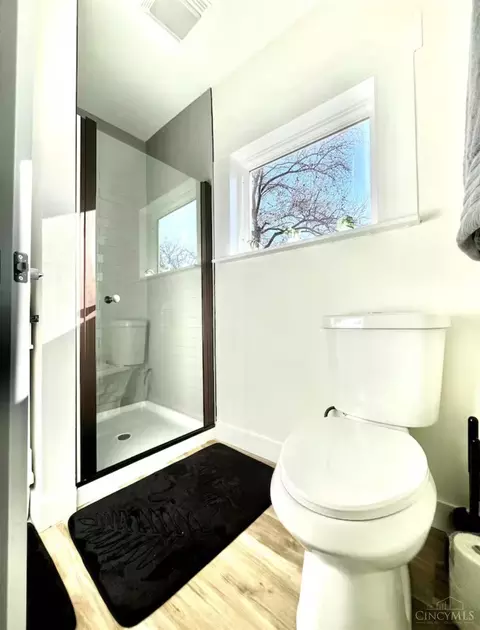 Bath - 1312 Spring St, Cincinnati, OH 45202 photo 7 of 7