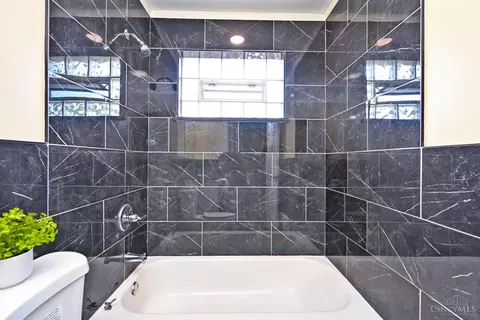 Bath - 6555 Daly Rd, Cincinnati, OH 45224 photo 2 of 4