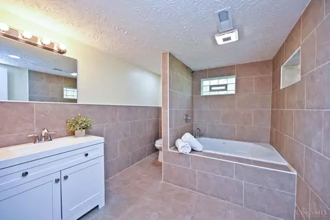Bath - 6555 Daly Rd, Cincinnati, OH 45224 photo 3 of 4