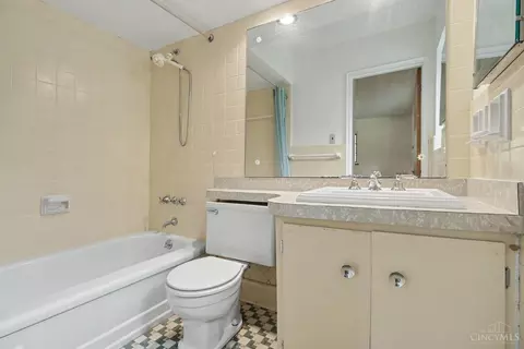 Bath - 8590 Lynnehaven Dr, Cincinnati, OH 45236 photo 1 of 2