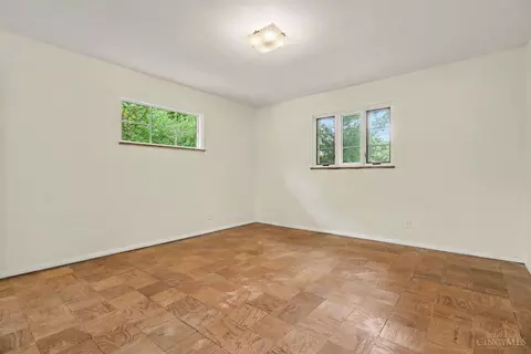 Bedroom - 8590 Lynnehaven Dr, Cincinnati, OH 45236 photo 2 of 6