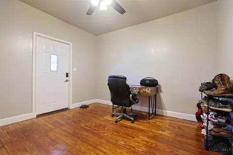 Entry Way - 830 Harris Ave, Cincinnati, OH 45205 photo 3 of 3