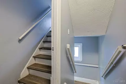 Entry Way - 830 Harris Ave, Cincinnati, OH 45205 photo 1 of 3
