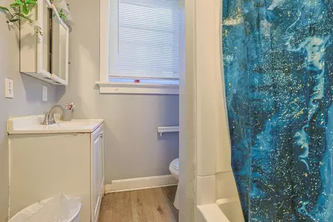 Bath - 830 Harris Ave, Cincinnati, OH 45205 photo 1 of 2