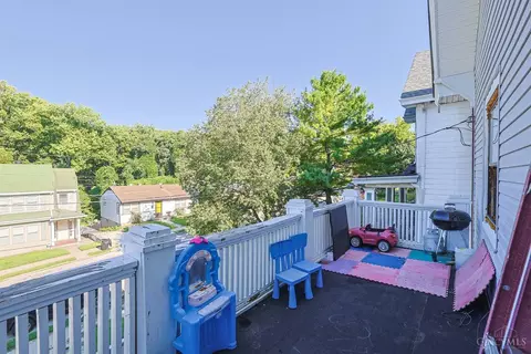Exterior - 830 Harris Ave, Cincinnati, OH 45205 photo 7 of 10
