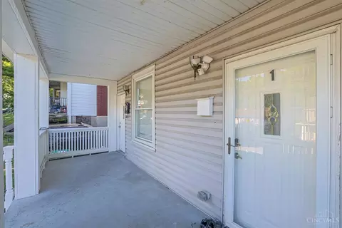 Exterior - 830 Harris Ave, Cincinnati, OH 45205 photo 4 of 10