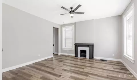 Living - 3160 River Rd, Cincinnati, OH 45204 photo 4 of 7