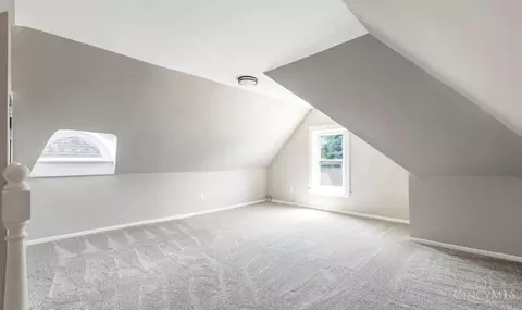 Bedroom - 3160 River Rd, Cincinnati, OH 45204 photo 3 of 3