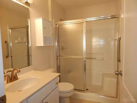 Bath - 3414 Bend Rd, Cincinnati, OH 45239 photo 1 of 2
