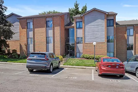 1110 Eagle Feather Cir, West Carrollton, OH 45449