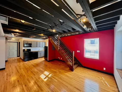 Living - 226 Clifton Ave, Cincinnati, OH 45202 photo 6 of 8