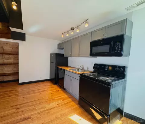 Kitchen - 226 Clifton Ave, Cincinnati, OH 45202 photo 1 of 4