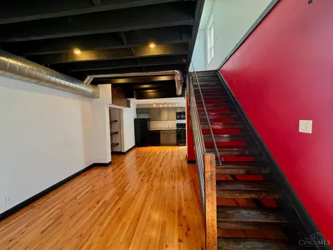 Living - 226 Clifton Ave, Cincinnati, OH 45202 photo 1 of 8